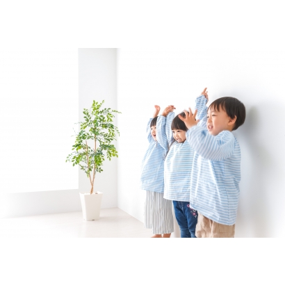 孩子坐不住、寫功課拖很久？專注力不足的原因與改善方式